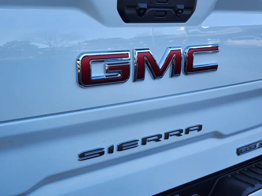 2026 GMC Sierra 1500 Elevation | Photo 14 of 23