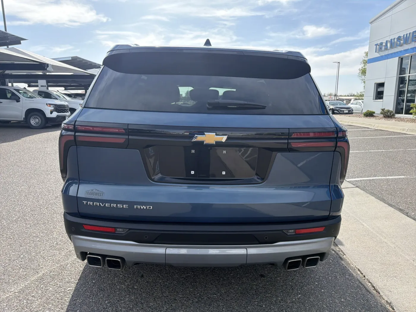 2025 Chevrolet Traverse AWD LT | Photo 3 of 22