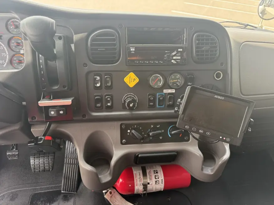 2019 Freightliner M2 106 | Photo 12 of 12