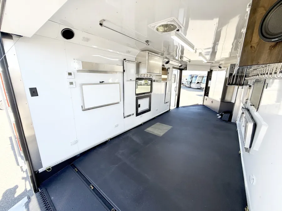 2026 Logan Coach Horse Power | Photo 7 of 21