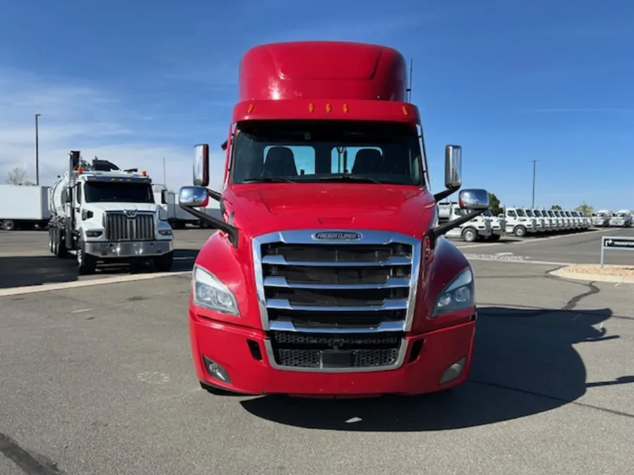 2023 Freightliner Cascadia 126 | Photo 2 of 13