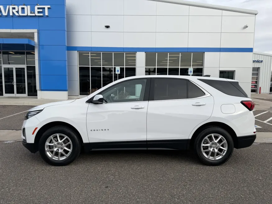 2022 Chevrolet Equinox LT | Photo 1 of 18
