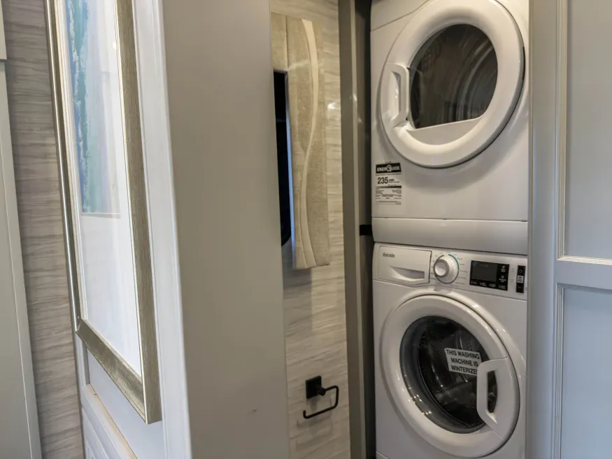 2026 Tiffin Phaeton 37 BH | Photo 31 of 43