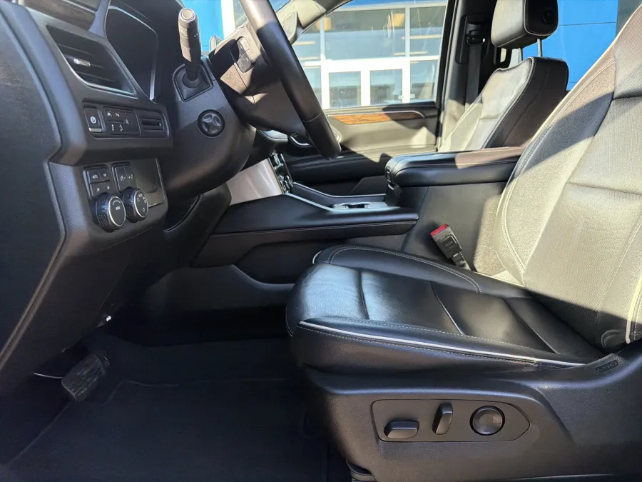 2024 Chevrolet Suburban Premier | Photo 17 of 23