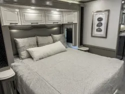 2027 Newmar London Aire 4569 | Thumbnail Photo 24 of 45