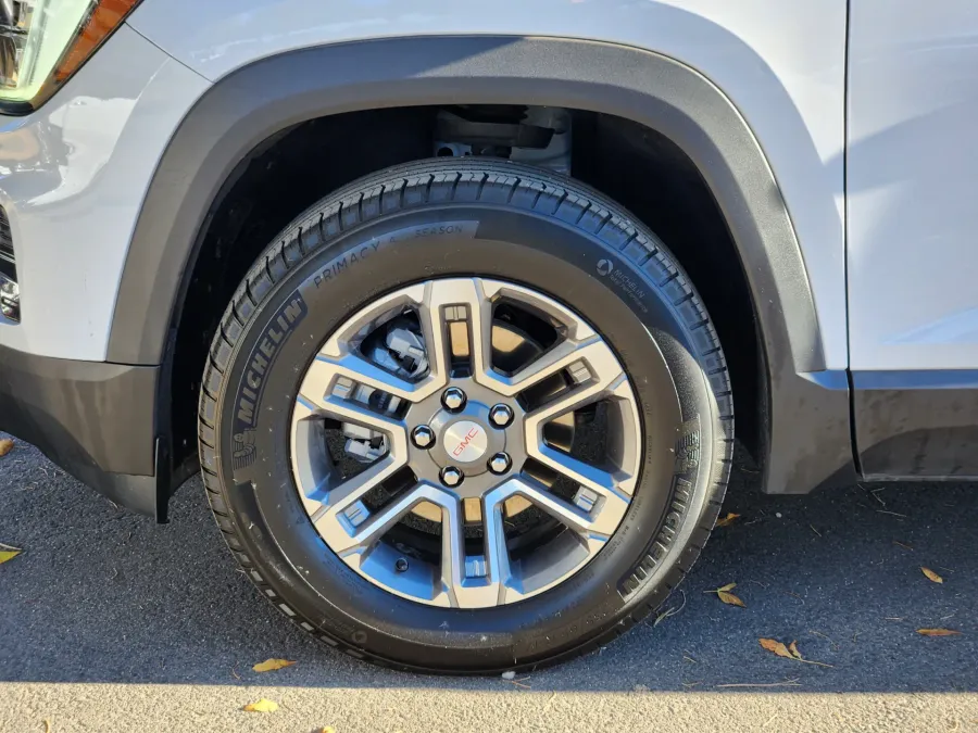 2025 GMC Terrain AWD Elevation | Photo 19 of 28