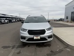 2026 Chrysler Pacifica Select | Thumbnail Photo 2 of 18