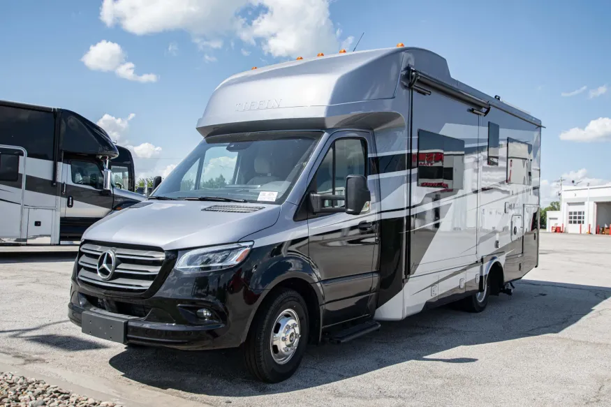 2026 Tiffin Wayfarer 25XLW | Photo 8 of 16