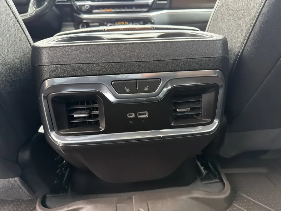 2024 Chevrolet Silverado 1500 High Country | Photo 9 of 19