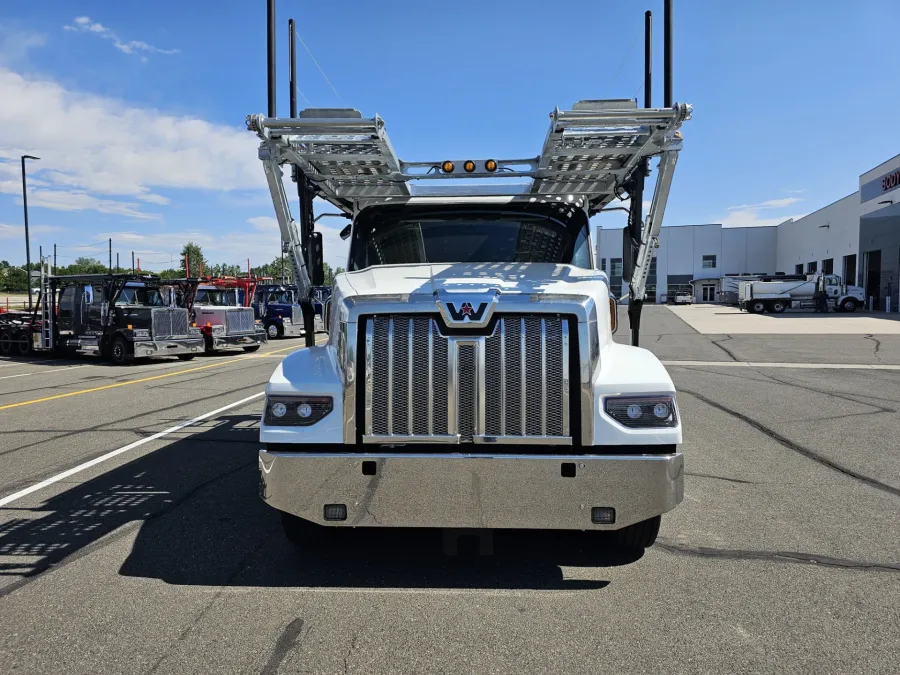 2025 Western Star 49X | Photo 2 of 41