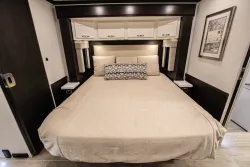 2026 Newmar Super Star 4059 | Thumbnail Photo 24 of 28