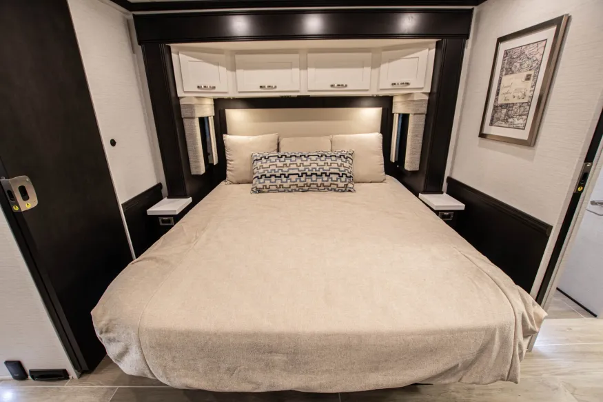 2026 Newmar Super Star 4059 | Photo 24 of 28