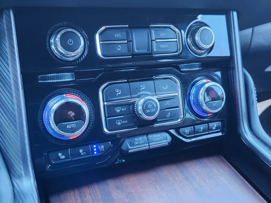 2023 GMC Yukon XL Denali Ultimate | Photo 23 of 27