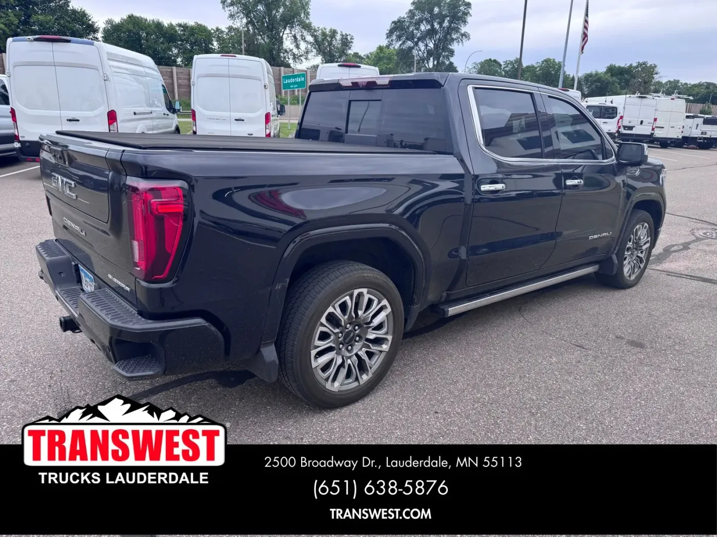 2023 GMC Sierra 1500 Denali Ultimate | Photo 4 of 18