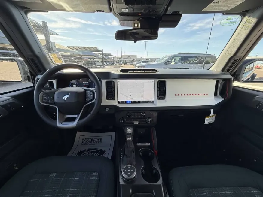 2025 Ford Bronco | Photo 23 of 26