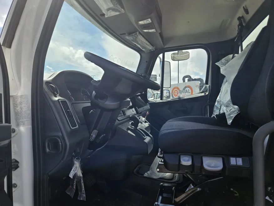 2025 Freightliner M2 106 | Photo 11 of 13