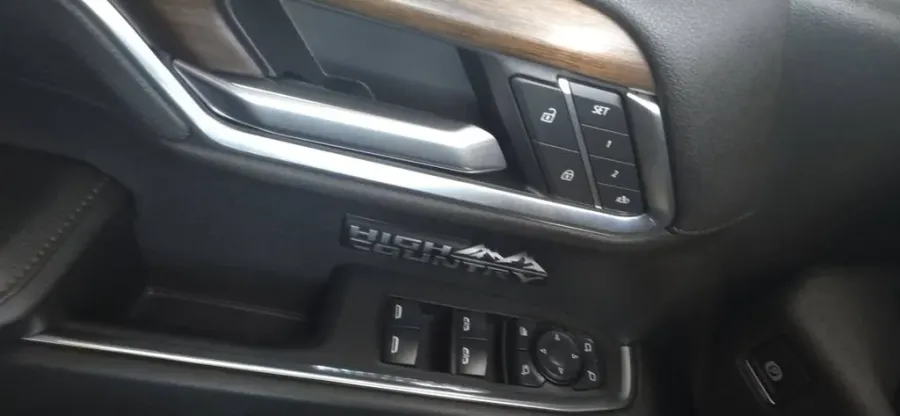 2025 Chevrolet Silverado 1500 | Photo 14 of 35