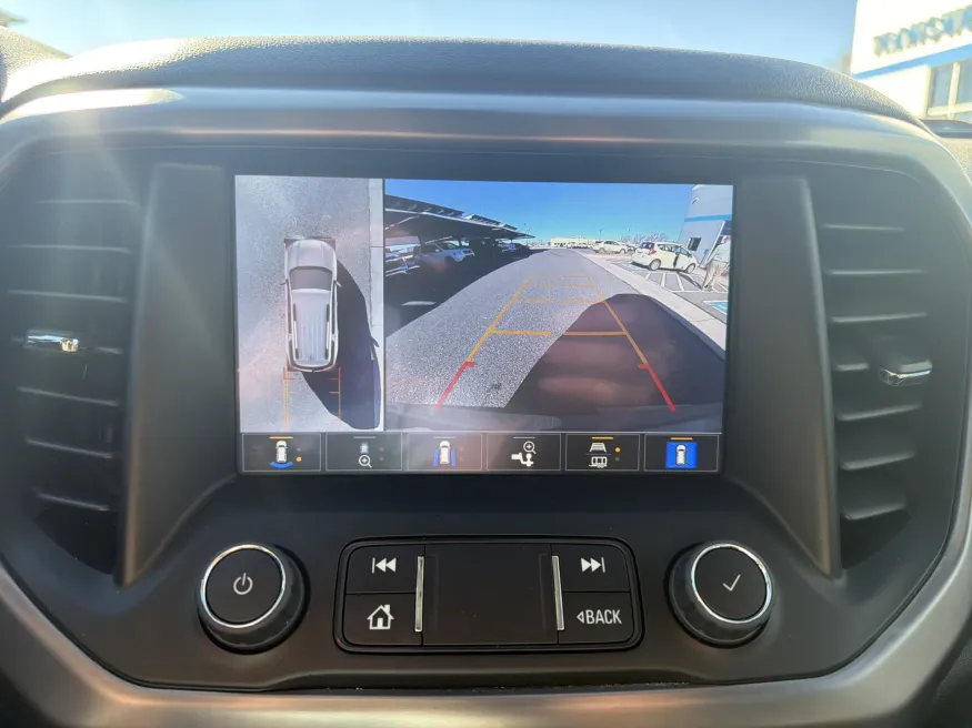 2023 GMC Acadia AT4 | Photo 18 of 24