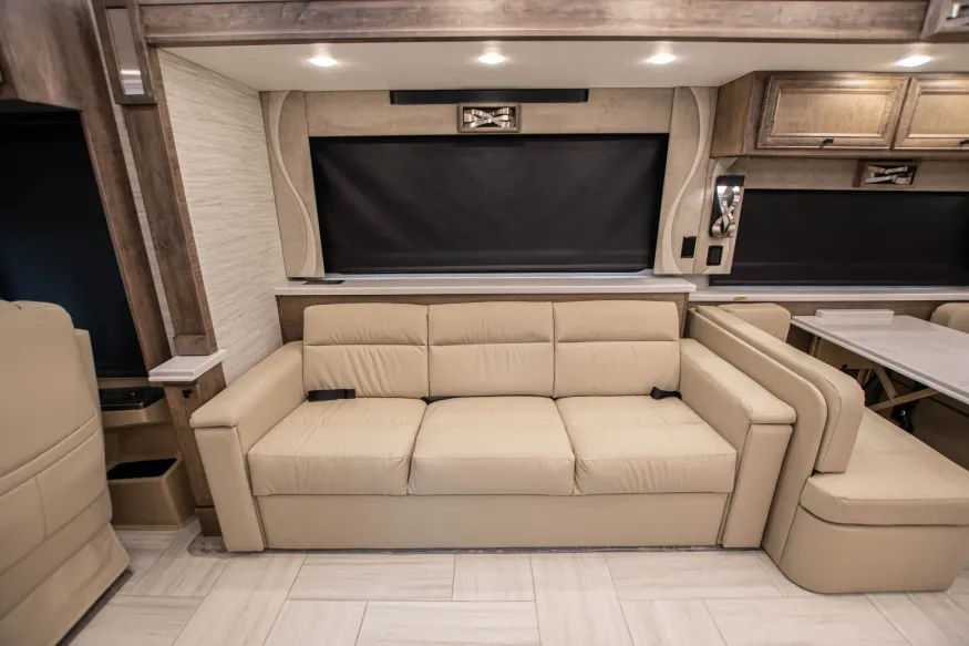 2026 Tiffin Phaeton 44OH | Photo 16 of 31