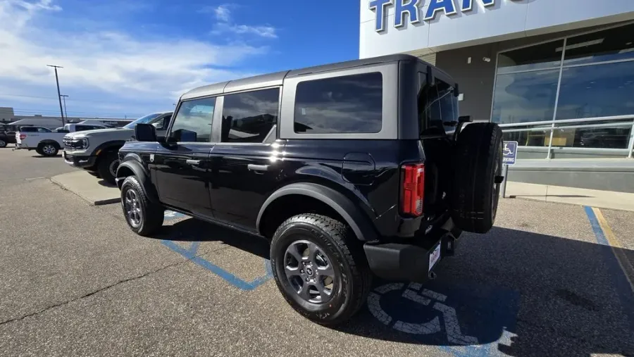 2025 Ford Bronco | Photo 6 of 28