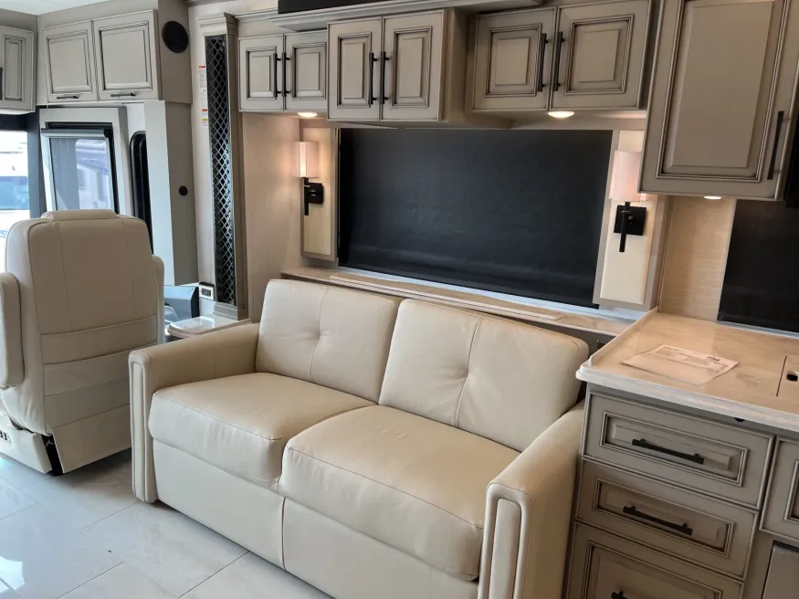 2026 Newmar London Aire 4551 | Photo 7 of 19