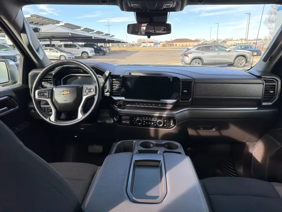 2025 Chevrolet Silverado 1500 LT | Photo 10 of 19