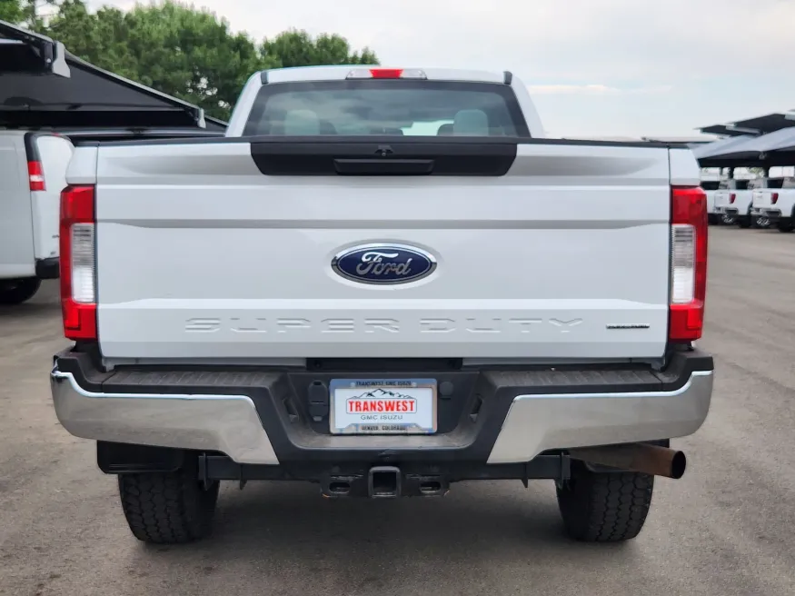 2019 Ford Super Duty F-350 SRW | Photo 13 of 30