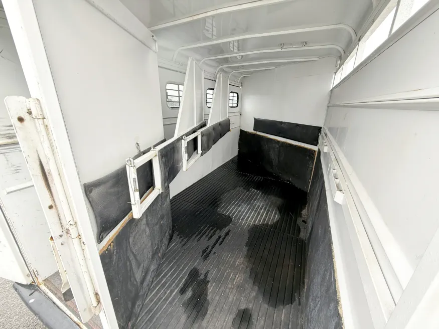 1995 Logan Coach Competitor 3HG | Photo 9 of 13
