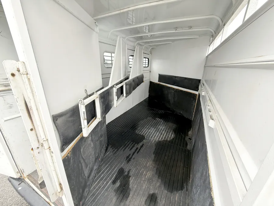 1995 Logan Coach Competitor 3HG | Photo 9 of 13