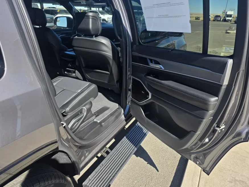 2026 Jeep Grand Wagoneer Limited Reserve | Photo 18 of 29