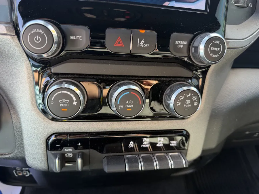2025 RAM 1500 Warlock | Photo 15 of 18