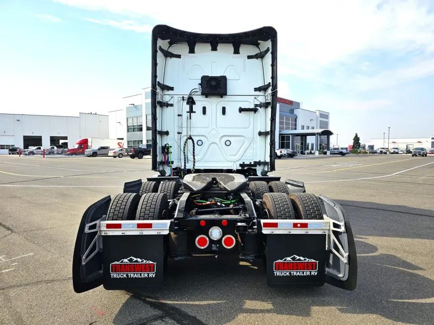 2026 Freightliner PJ126SLP | Photo 7 of 45