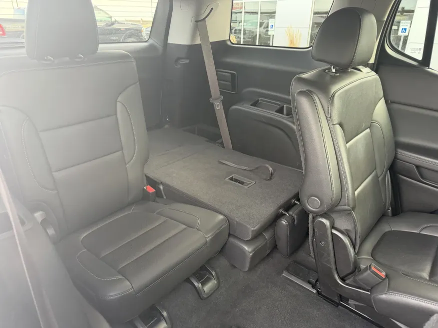 2023 GMC Acadia SLT | Photo 12 of 22