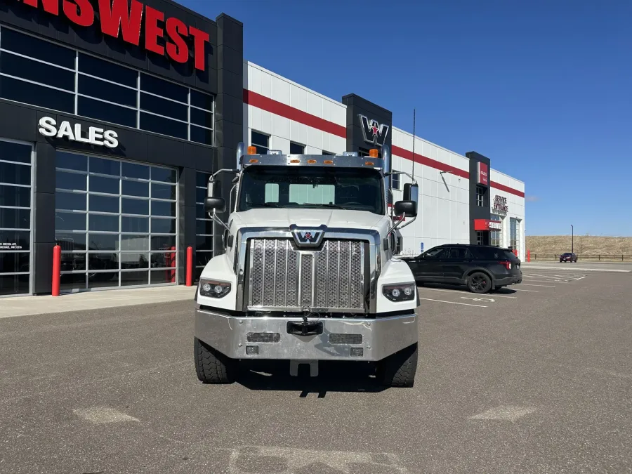 2027 Western Star 49X | Photo 2 of 14