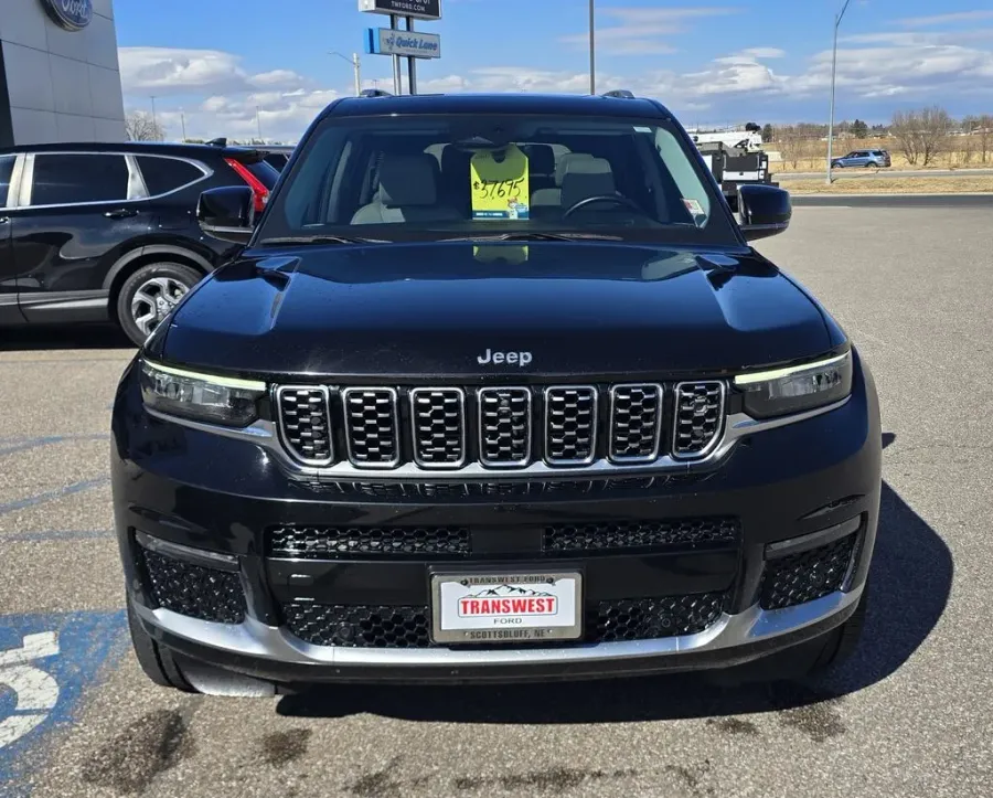 2022 Jeep Grand Cherokee L | Photo 2 of 36