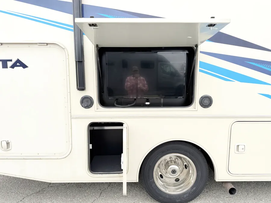 2018 Winnebago Vista 29 VE | Photo 20 of 24