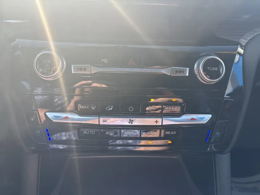 2024 Ford Explorer Limited | Photo 19 of 22