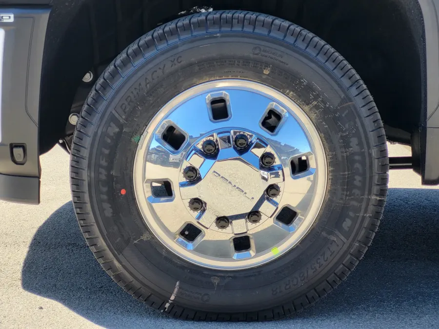 2026 GMC Sierra 3500HD Denali | Photo 9 of 25