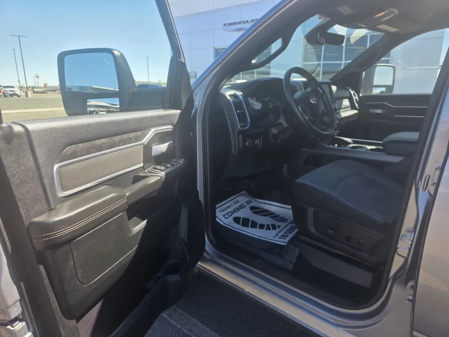 2024 RAM 2500 Big Horn | Photo 8 of 22