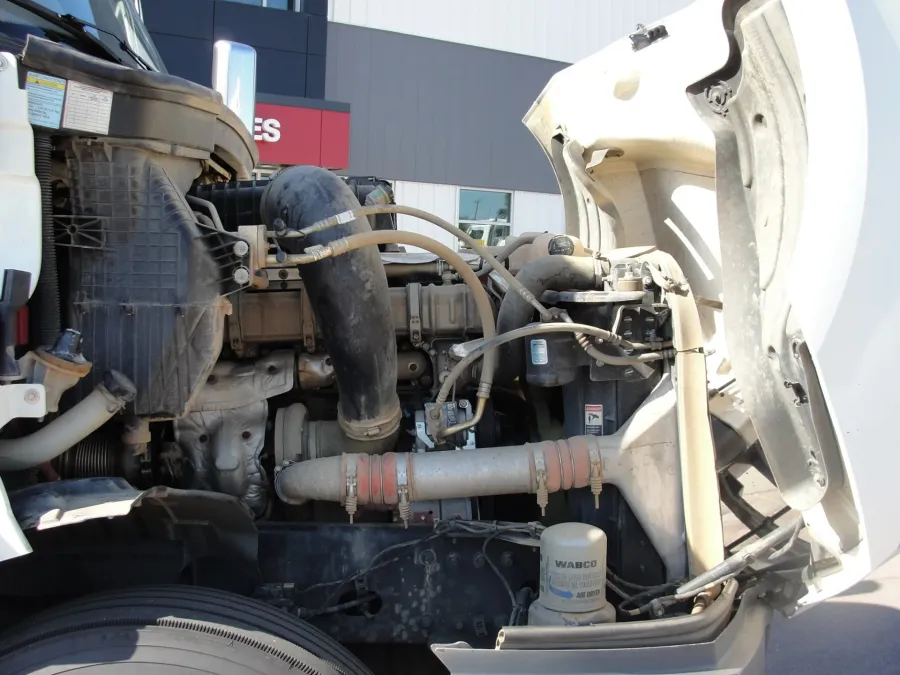 2020 Freightliner Cascadia 126 | Photo 7 of 16