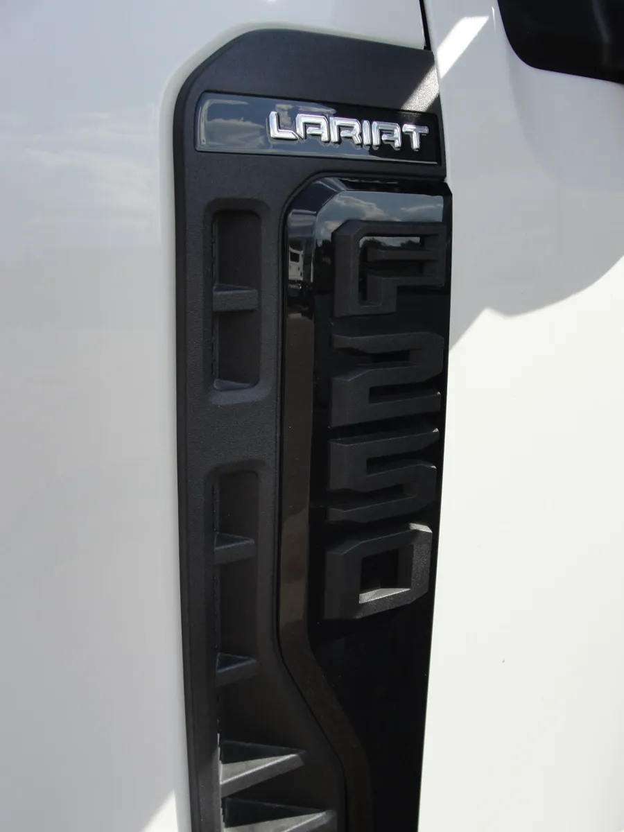 2024 Ford F-250 | Photo 6 of 17