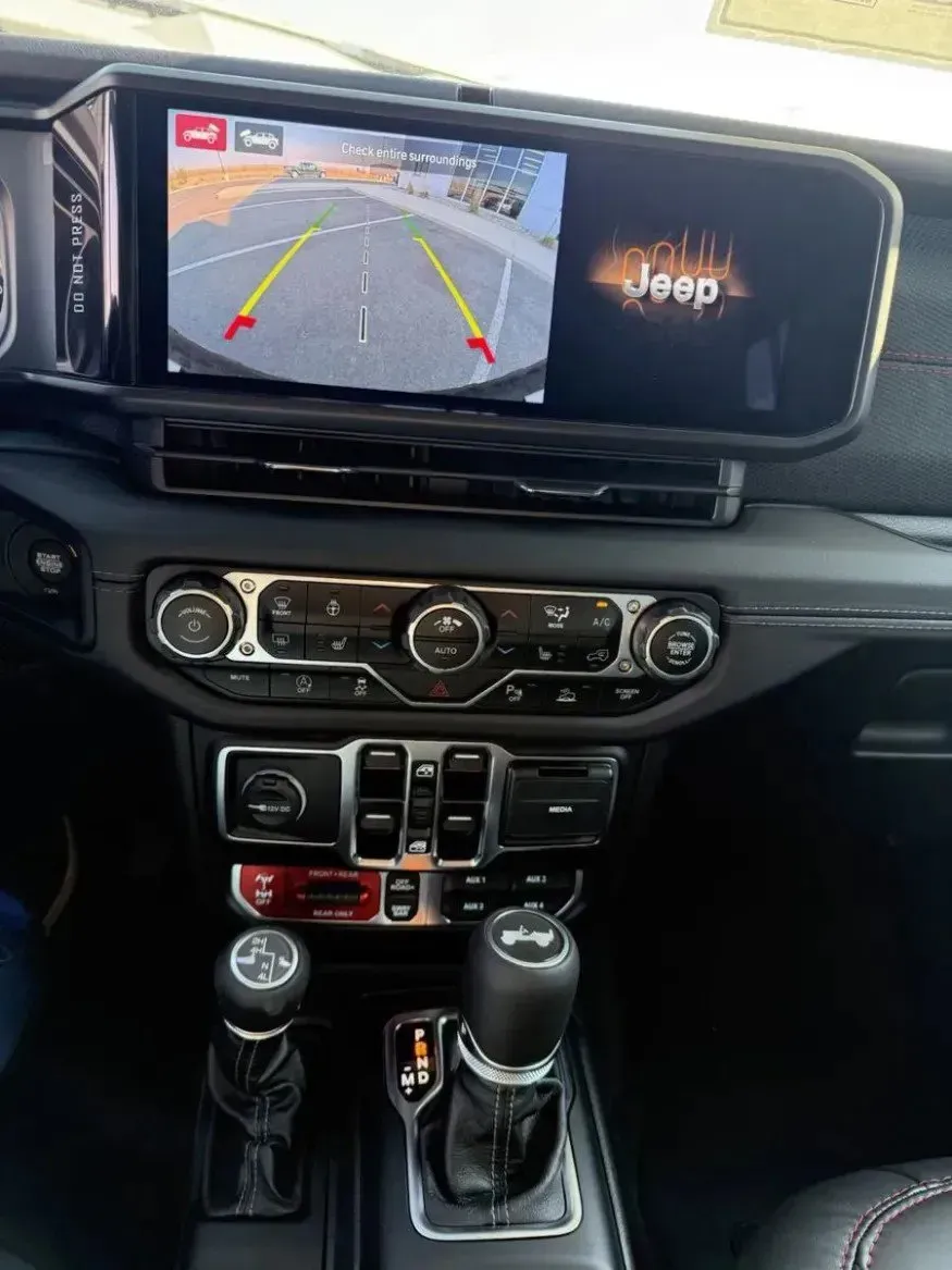 2024 Jeep Wrangler Rubicon | Photo 13 of 14