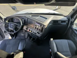 2023 Freightliner Cascadia | Thumbnail Photo 16 of 21