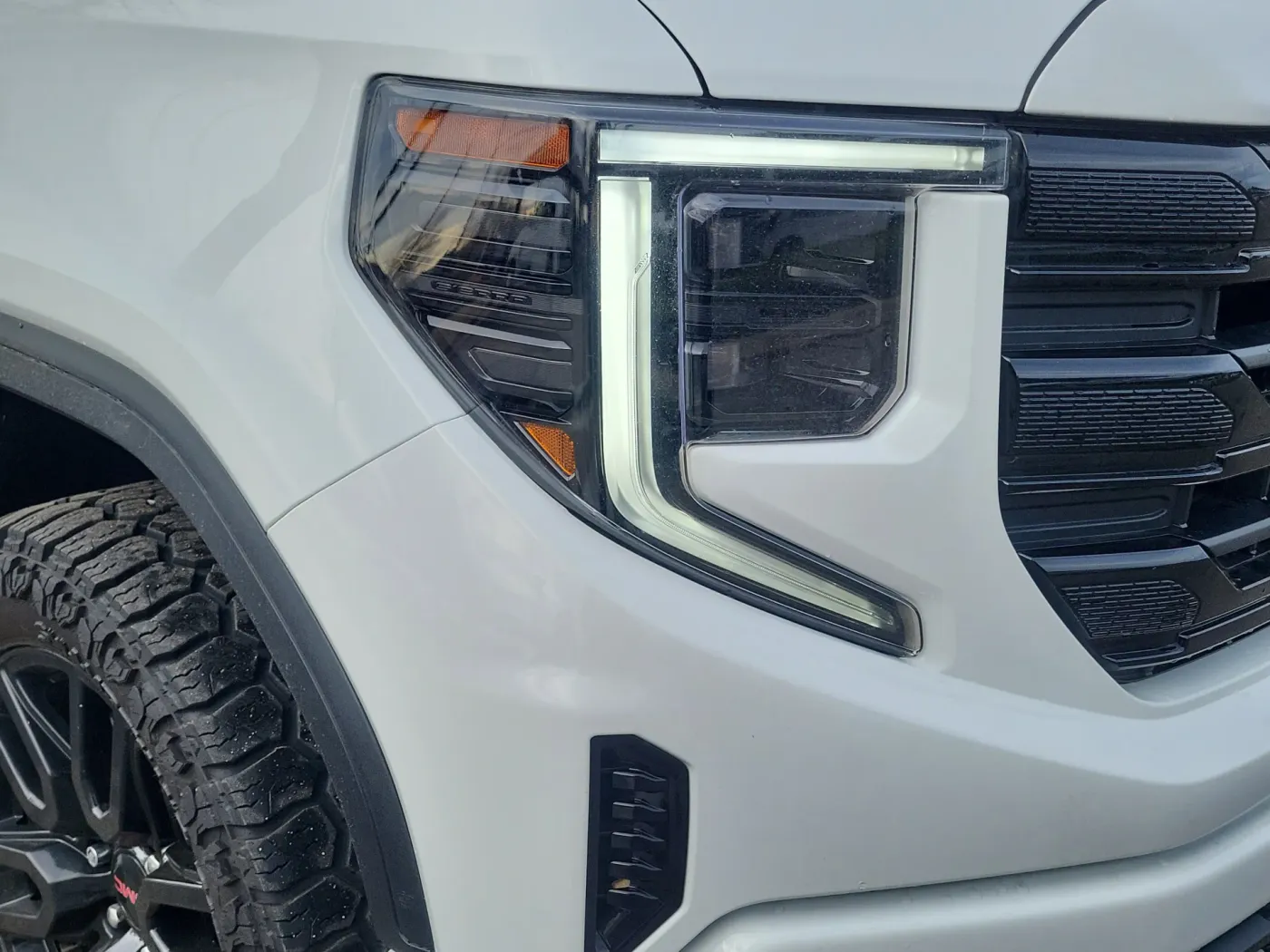 2025 GMC Sierra 1500 Elevation | Photo 4 of 23