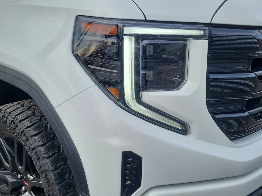 2025 GMC Sierra 1500 Elevation | Photo 4 of 23