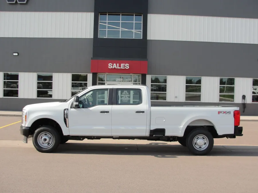 2025 Ford F-250 | Photo 2 of 15