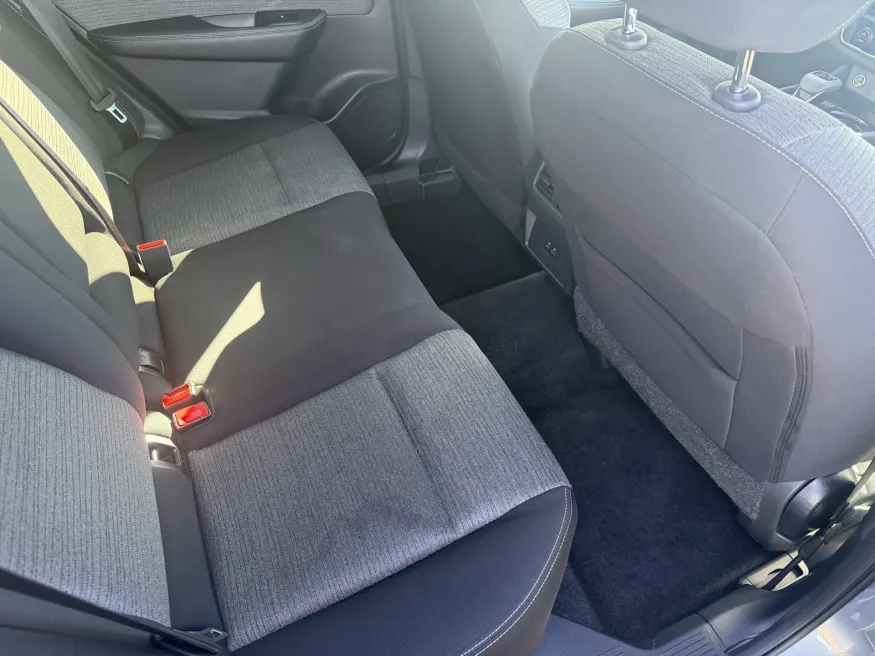 2023 Nissan Rogue SV | Photo 8 of 19