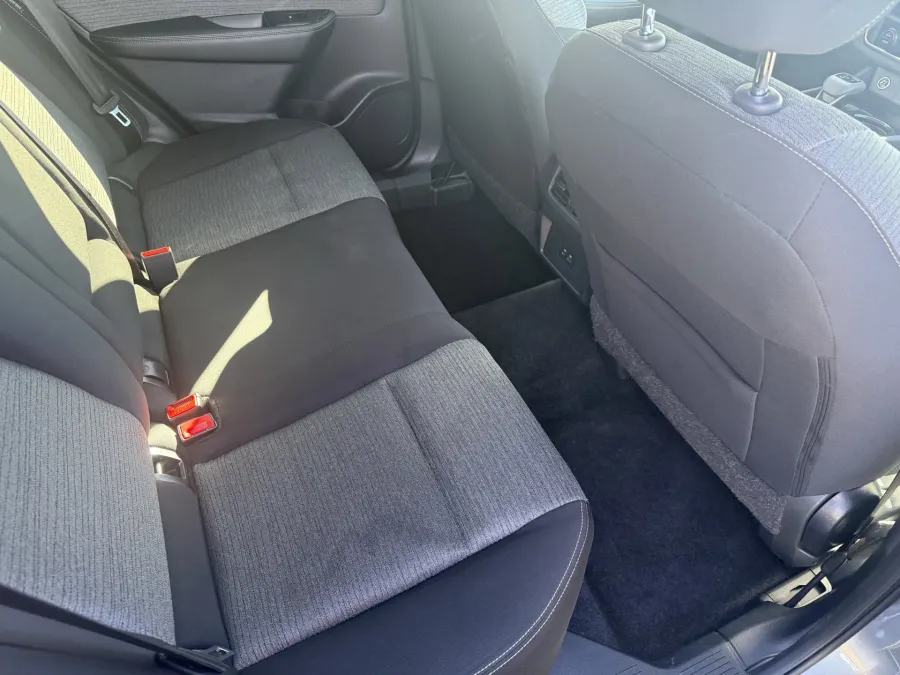 2023 Nissan Rogue SV | Photo 8 of 19