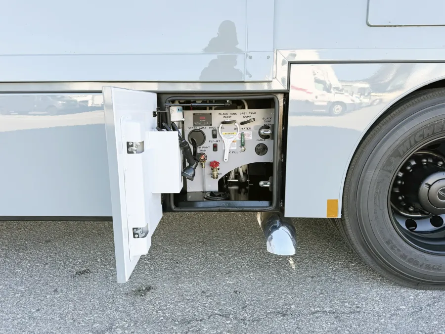 2026 Renegade Valencia 36SB | Photo 24 of 25