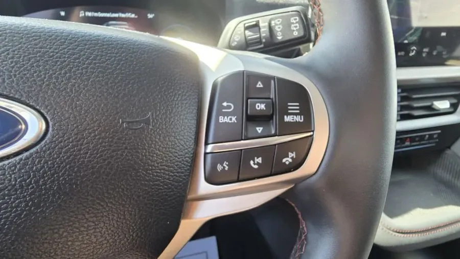 2025 Ford Explorer | Photo 16 of 30